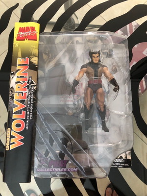 Wolverine Unmasked Variant Brown Costume Figure Marvel Diamond Select new
