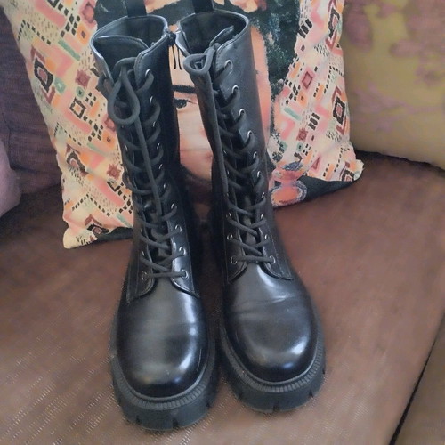 Leather boots new, size 40