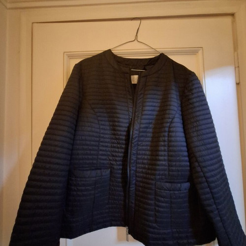Light Quilted Jacket size 50 new, black