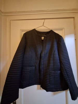 Light Quilted Jacket size 50 new, black