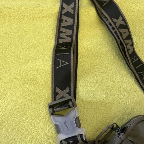 Nike Air Max Crossbody Bag like new, khaki