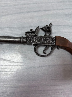 Decorative Flintlock Pistol 8122 like new