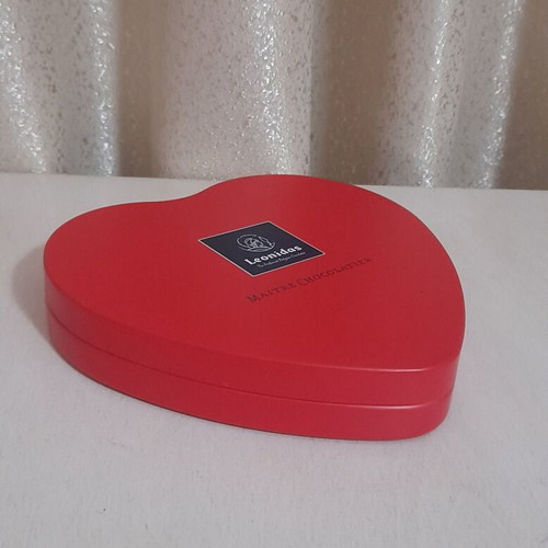 Leonidas Maître Chocolatier Heart-Shaped Metal Box like new