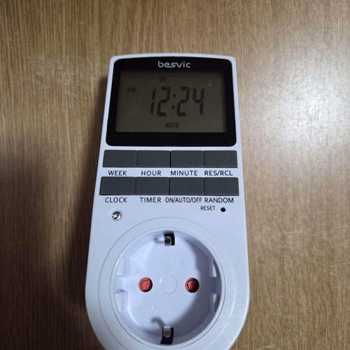 Besvic Digital Timer Socket 3680W new with LCD display