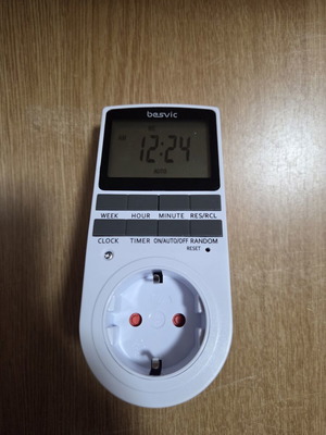 Besvic Digital Timer Socket 3680W new with LCD display