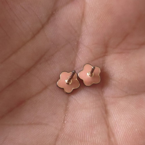 Flower stud earrings used with pink enamel and zircon