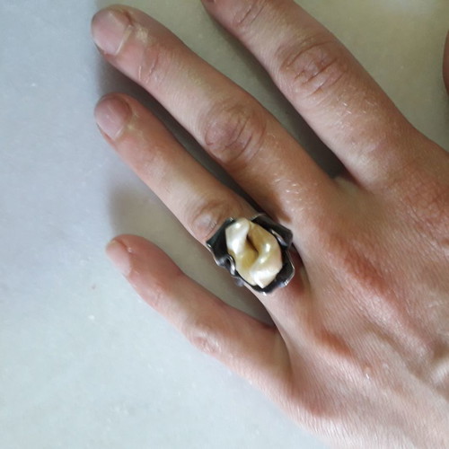 Vintage Silver Ring with Shell Like New