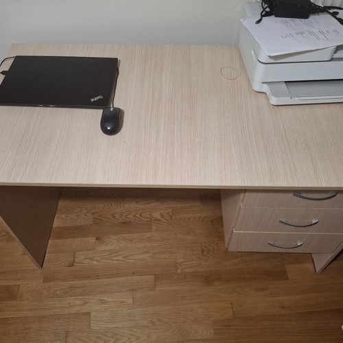 Desk with office chair like new 130×65×75 cm