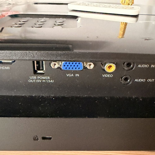 Optoma projector like new, DLP technology, HDMI, USB power out
