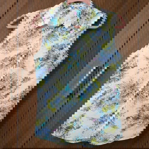 Sleeveless shirt size L like new