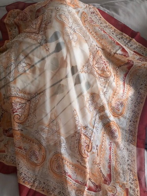 Square scarf