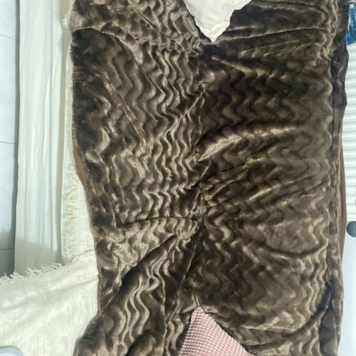 Brown furry textured throw blanket 160×125 cm