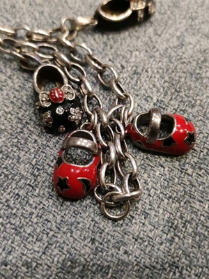 Silver 925 chain with 4 baby shoes used