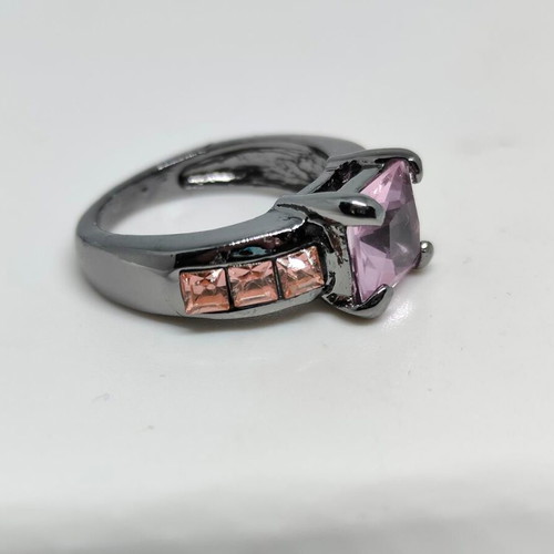Ring with purple central crystal and pink details in black metal like new