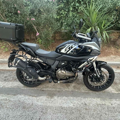 Qj Srt 550 motorcycle like new, 550 cc, manual transmission