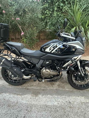 Qj Srt 550 motorcycle like new, 550 cc, manual transmission