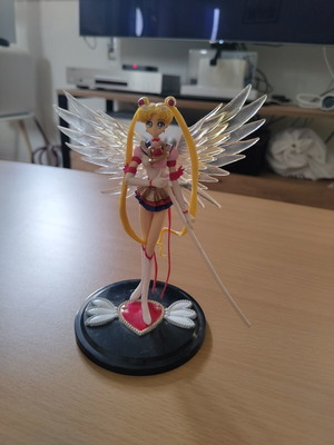 Φιγούρα Sailor Moon μεταχειρισμένη με βάση και διάφανα φτερά