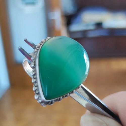 Silver 925 ring with green onyx teardrop cabochon like new