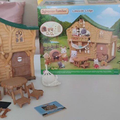 Sylvanian Families Lakeside Lodge dollhouse