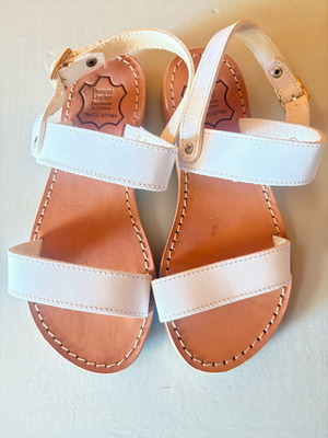 Children's leather sandal new, size 29, brown with white straps