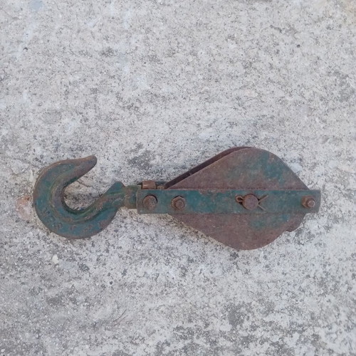 Vintage pulley block with hook, 4 inch