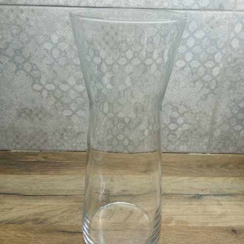 Modern glass vase like new with unique middle cut