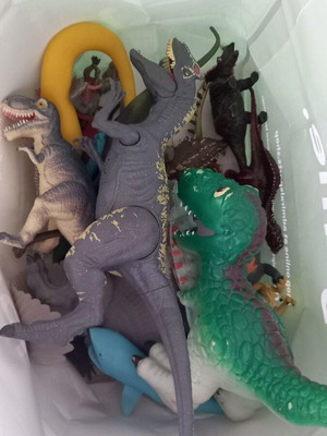 Dinosaur figures pack of 10 like new