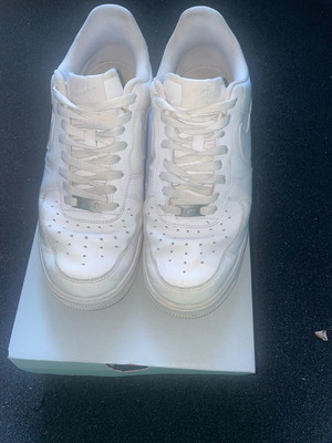 Nike Air Force 1 μεταχειρισμένα, μέγεθος 44, άσπρα sneakers