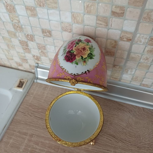 Porcelain jewelry box egg with roses, like new