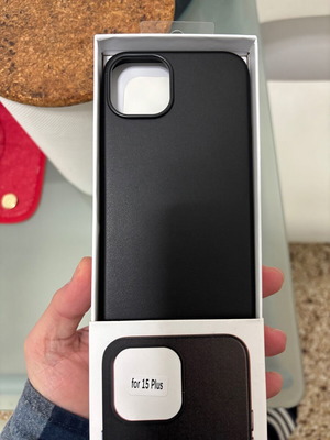 Θήκες από δέρμα για iPhone 15 plus μαύρη και μπλε