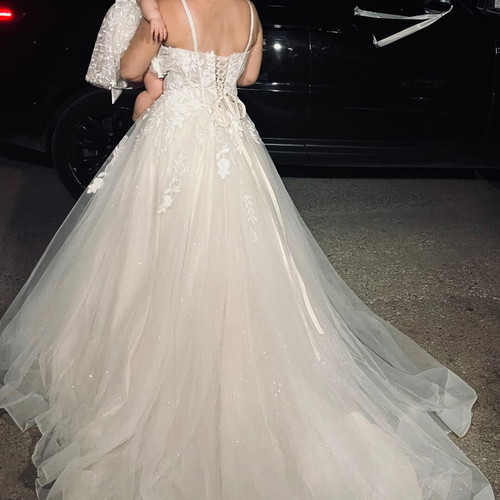 Wedding dress used with veil and elastic petticoat size M