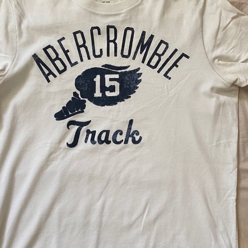 Branded t-shirts used in excellent condition, sizes L and M