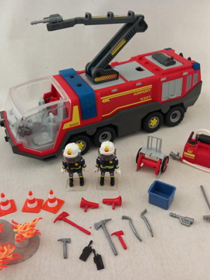 Playmobil fire truck 5337 and set 5397 used, complete with siren and lights