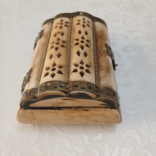 Jewelry boxes set of 2 like new, bone and brass decorative elements