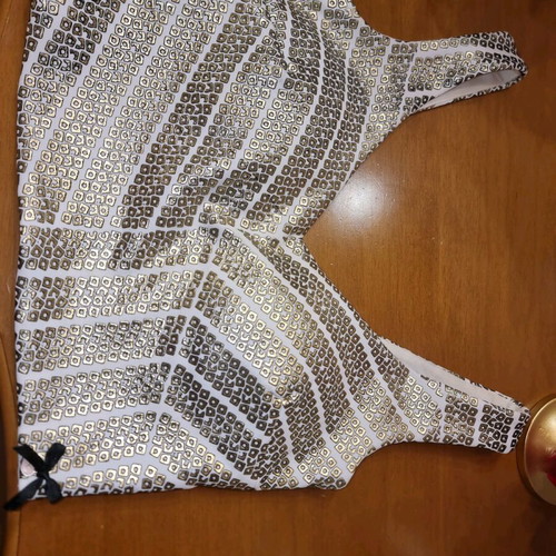 Lynne top new, size 38, gold