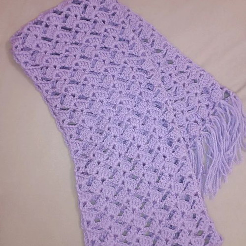 Knitted scarf like new, wool, purple with fringes