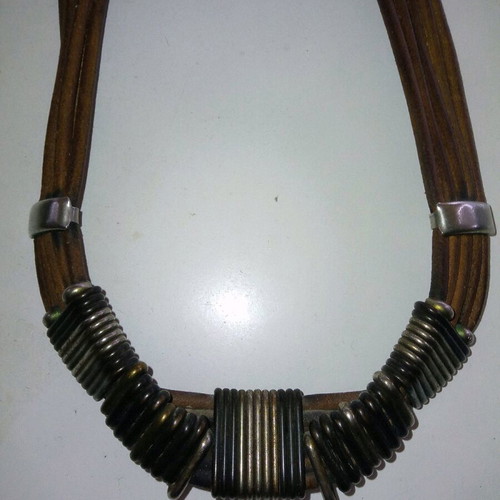 Leather choker necklace like new with bronze and metal details brown