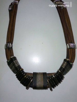 Leather choker necklace like new with bronze and metal details brown
