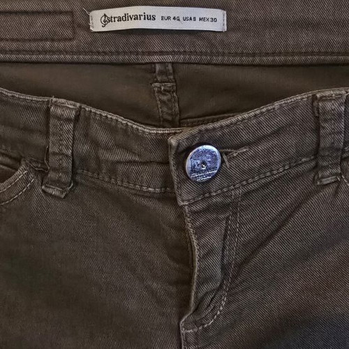 Stradivarius women's skinny fit jeans with rips size 40 like new