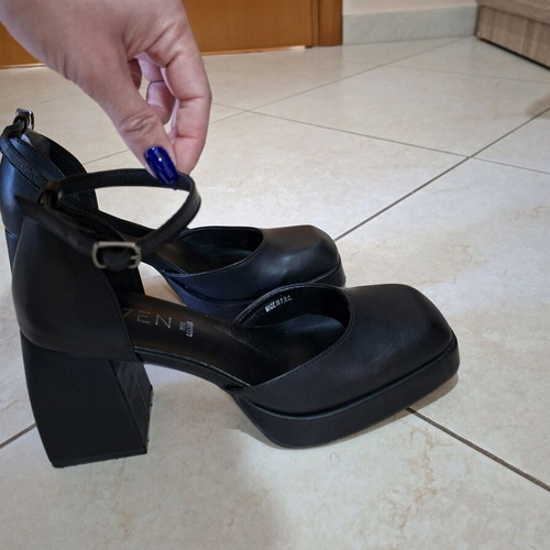 Seven women's black sandals like new, size 40