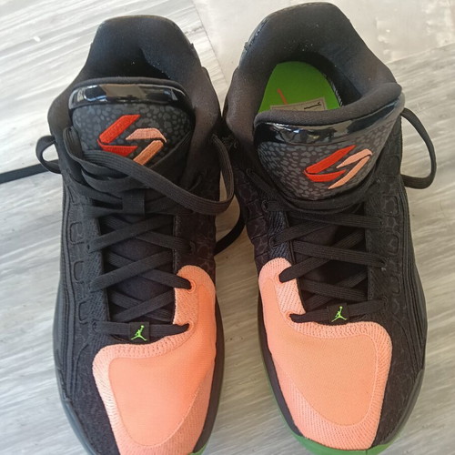 Jordan Luka 4 basketball shoes, black and green, size 44