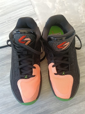 Jordan Luka 4 basketball shoes, black and green, size 44