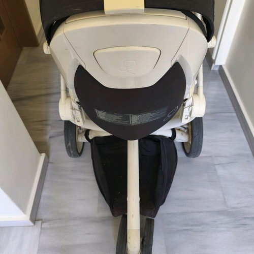 Quinny stroller like new, modern with anti-slip material