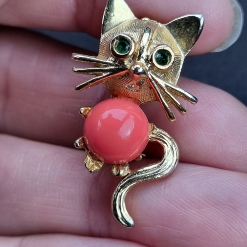 Cat brooch vintage