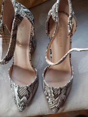Alta Moda shoes size 38 like new, thick heel