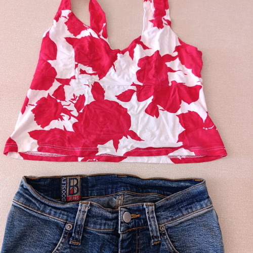 Crop tank top white with red used, small-medium size