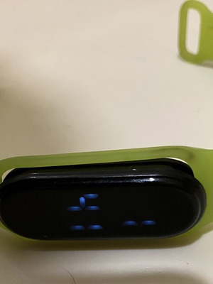 Smartwatch with strap used, functional and in good condition
