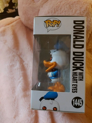 Funko Pop! Disney Donald Duck with Heart Eyes