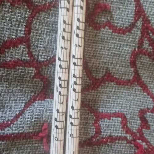 Set of 2 white pencils with musical notes