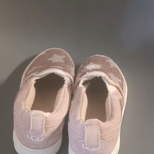 Ugg 27 pink like new in very good condition
